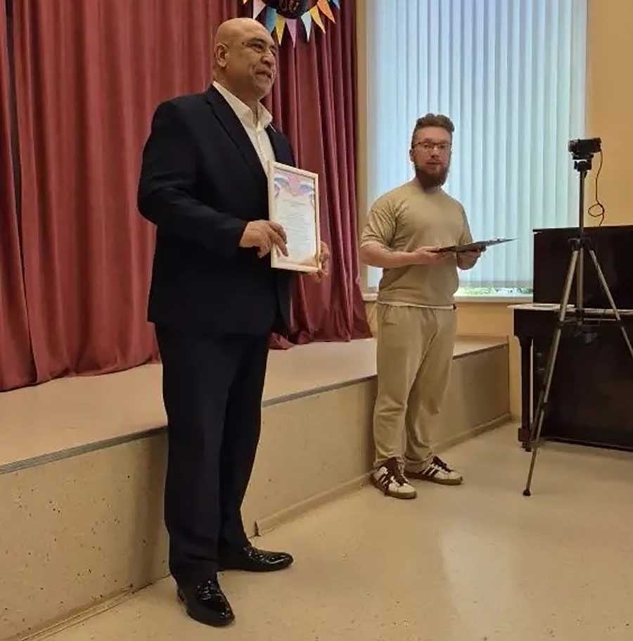 Ханоглан Алиев посетил Комплексный центр социального обслуживания в Химках и поздравил его воспитанников с Днём защиты детей image 1