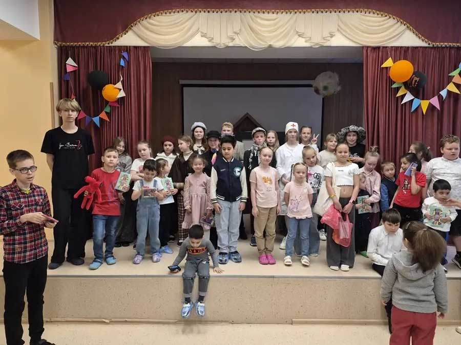 Ханоглан Алиев посетил Комплексный центр социального обслуживания в Химках и поздравил его воспитанников с Днём защиты детей image 5